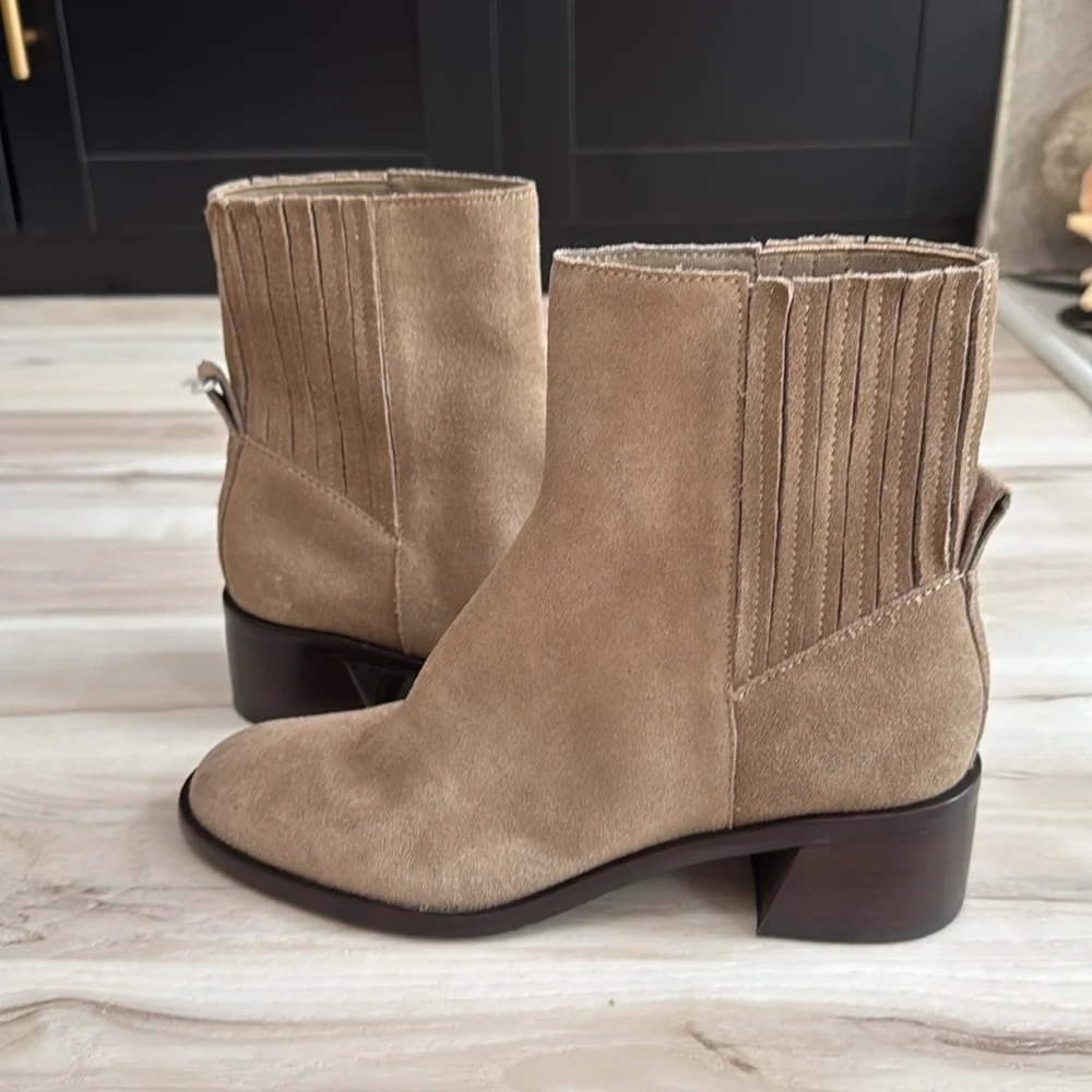 Dolce Vita Linny H2O Waterproof Leather Bootie Taupe Suede Ankle Boots Size 8